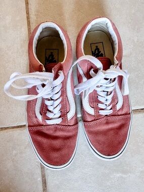 Vans • Old Skool Skate Shoes